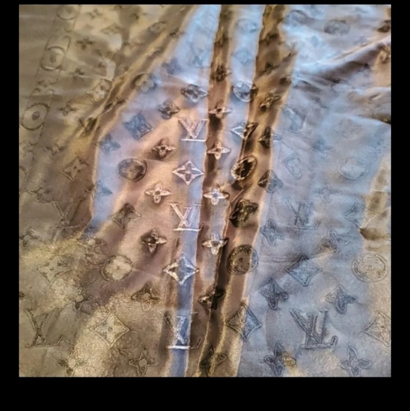 2 LV design scarves/ shawl - Picture 5 of 10
